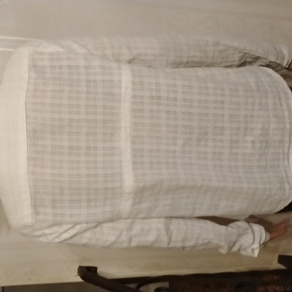 🌸Beautiful new condition Le Chateau white ruffled blouse M🌺 - Picture 5 of 5